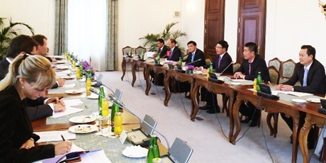 Vize-Premierminister Pham Binh Minh zu Gast in Tschechien